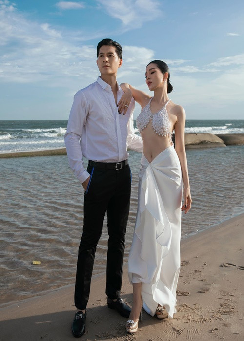 Cuối năm 2020, Lâm Bảo Châu thường xuyên xuất hiện bên Lệ Quyên. Đến đầu năm 2021, cả hai công khai mối quan hệ tình cảm. Khi gắn bó với Lệ Quyên, Lâm Bảo Châu bắt đầu gây chú ý dù hoạt động trong showbiz đã vài năm với vai trò người mẫu, diễn viên.