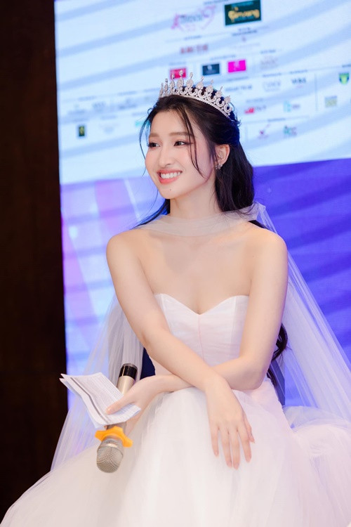Sau cuộc thi Miss World Vietnam 2022, Phương Nhi được nhiều khán giả yêu thích bởi nhan sắc ngày càng ngọt ngào. Ảnh: FBNV.