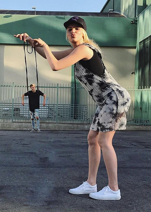 Lele Pons từng là ngôi sao đình đám nhất trên Vine (ứng dụng quay video 6 giây, hiện đã đóng cửa) với hơn 8,4 tỷ lượt xem và 11,1 triệu người theo dõi tính đến ngày 13/6/2016.