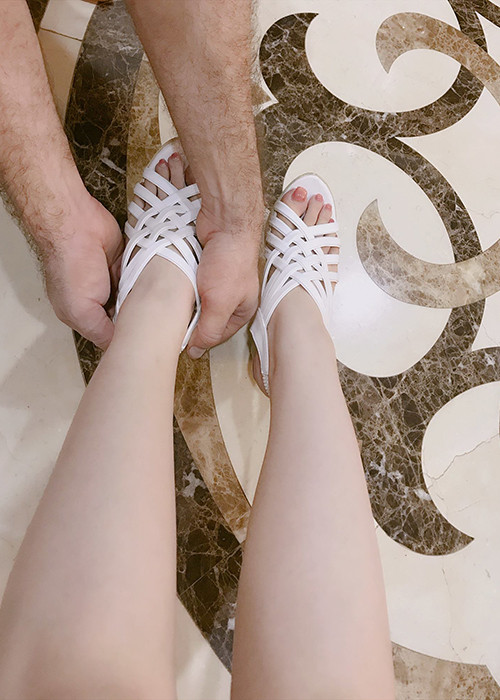 Trương Phương khoe khoảnh khoắc được bạn trai ân cần chăm sóc từng ly từng tý một. Ảnh: FBNV