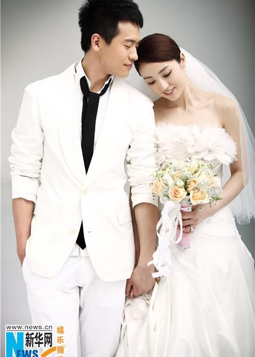 Cao Vân Tường hiện đã lập gia đình. Năm 2011, anh kết hôn với nữ diễn viên Đổng Tuyền sau 2 năm hẹn hò. Ảnh: Tân Hoa Xã