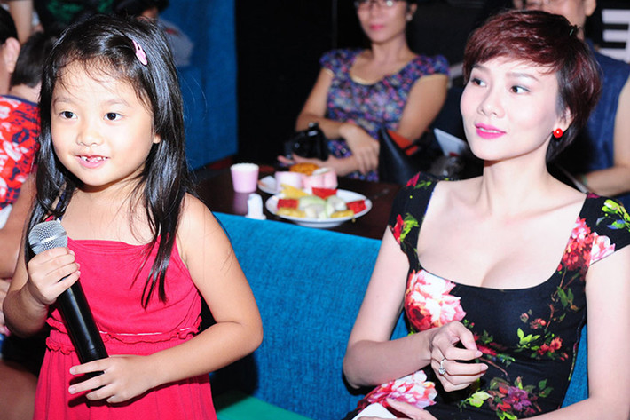 Dương Yến Ngọc có đường tình duyên khá lận đận. Năm 2007, người đẹp kết hôn với một doanh nhân hơn cô 2 tuổi. Tuy nhiên, Dương Yến Ngọc ly hôn chồng khi con gái đầu lòng lên 3 tuổi. Ảnh: Zing