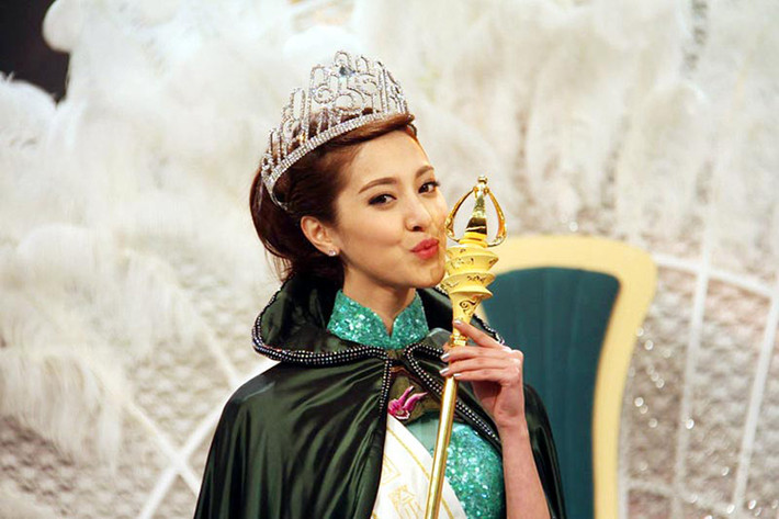 Tại cuộc thi Hoa hậu Hong Kong 2013, Trần Khải Lâm giành vương miện. Cô sau đó còn đăng quang cuộc thi Hoa hậu Quốc tế Trung Quốc 2014. Ảnh: Chinadaily