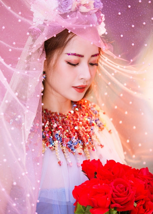 Mặc MV đầu tay bị ném đá tơi tả, Chi Pu ra mắt MV thứ 2 “Cho ta gần hơn” ngay trong tháng 10/2017, song sản phẩm âm nhạc này vẫn vấp phải những ý kiến trái chiều. Ảnh: Vietnamnet
