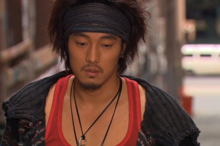 Năm 2004, So Ji Sub trở lại đầy ấn tượng với vai diễn trong bộ phim "Xin lỗi, anh yêu em”. Khi đang ở đỉnh cao của sự nghiệp, anh bất ngờ nhập ngũ vào năm 2005. Ảnh: kdramadreamer