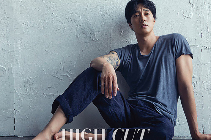 Bố mẹ của So Ji Sub ly hôn khi anh còn nhỏ. Nam diễn viên phim “Giày thủy tinh” còn có một chị gái hiện sống ở Australia. Ảnh: Allkpop