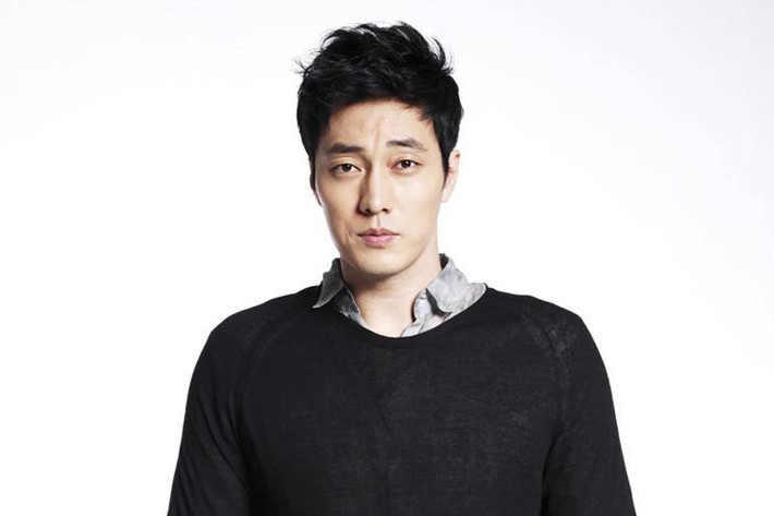 Trước khi bén duyên nghệ thuật, So Ji Sub là một vận động viên bơi lội. Anh từng giành huy chương bạc tại cuộc thi bơi cấp quốc gia. Ảnh: Allkpop
