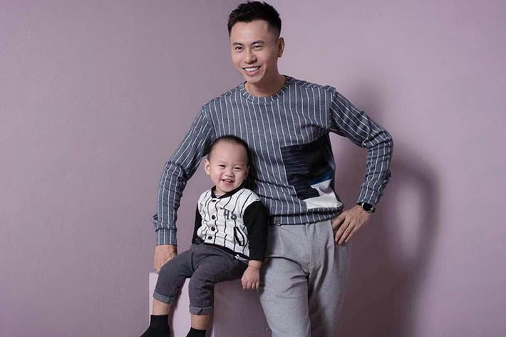Nói về người bạn đời, Dương Cầm bày tỏ, anh biết ơn vợ rất nhiều vì cô giúp anh quản lý công việc, chăm sóc con cái. Ảnh: FBNV