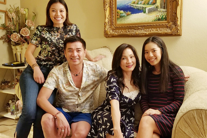 Gia đình sao Việt Quang Minh - Hồng Đào sum họp vào dịp lễ tạ ơn.