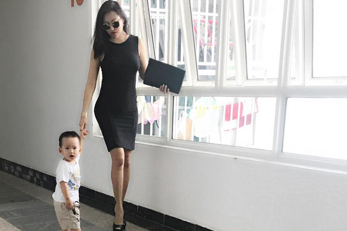 Tháng 1/2017, thông tin Phi Thanh Vân và Bảo Duy ly hôn được người trong cuộc chia sẻ. Sau thời gian dài liên tục tố lẫn nhau, cả hai chính thức đường ai nấy đi vào tháng 3/2017. Sau khi ly hôn, Phi Thanh Vân nuôi con trai Tấn Đức. Ảnh: FBNV