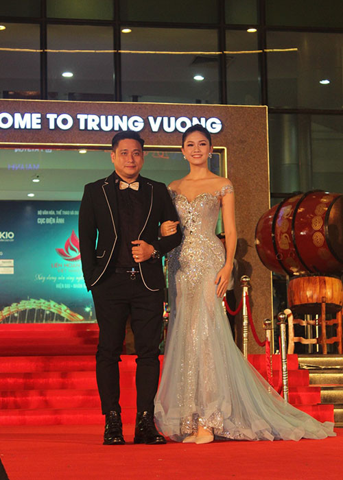 Minh Tiệp và Á hậu Ngô Thanh Thanh Tú làm MC cho đêm khai mạc.