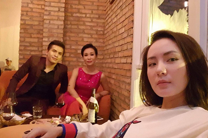 Quốc Thiên hội ngộ Phương Linh và Uyên Linh.
