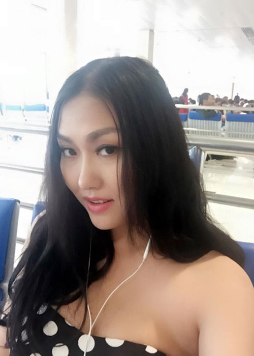 Tháng 5/2015, Phi Thanh Vân sửa mũi hỏng. Sau lần dao kéo tiếp theo, gương mặt của cô trở nên hài hòa hơn trước. Ảnh: Vietnamnet