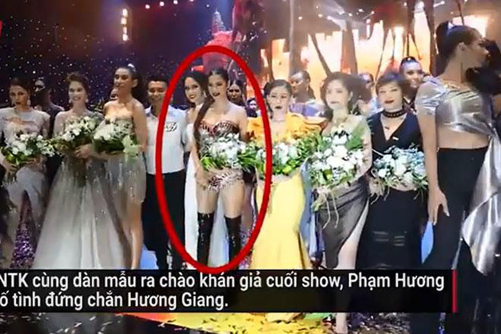 Phạm Hương là sao Việt vướng nhiều scandal nhất năm 2018. Cô từng bị cho là cố tình đứng chắn ngang Hương Giang Idol trong show của NTK Đỗ Long. Phạm Hương phân trần, cô thấy Đỗ Long bị kẹt phía sau nên đứng lách qua bên và kéo anh lên trên. Ảnh: Khám phá