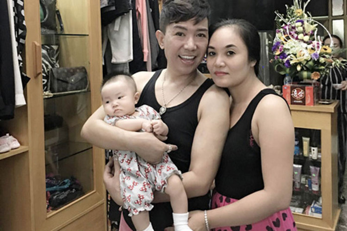 Long Nhật khẳng định anh may mắn khi lấy được người vợ hiểu, cảm thông và chia sẻ với công việc của một người nghệ sĩ. Ảnh: Dân Việt
