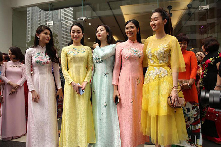 Dàn phù dâu trong đám cưới của Thanh Tú gồm có Hoa hậu Đỗ Mỹ Linh, Hoa hậu Ngọc Hân và Á hậu Thùy Dung. Ảnh: Khám phá