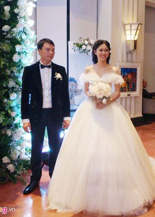 Á hậu Ngô Thanh Thanh Tú và ông xã doanh nhân Thành Phương tổ chức tiệc cưới vào tối ngày 2/12 tại một khách sạn ở Hà Nội. Ảnh: Zing