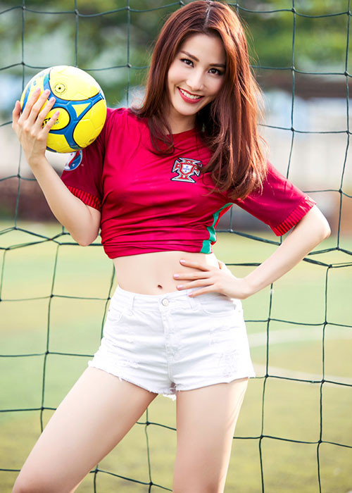 Diễm My 9X không ít lần tung ảnh hot vào mùa bóng đá. Ảnh: Zing