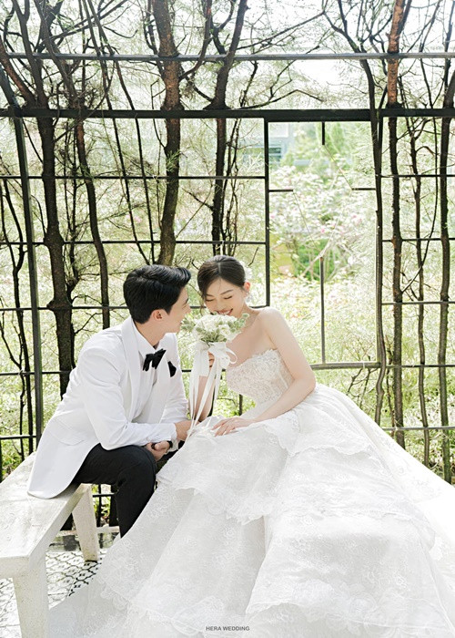 Nàng á hậu tâm sự: "Nốt hai bộ này mai thêm bộ nữa chốt sổ ạ". Ảnh: FBNV