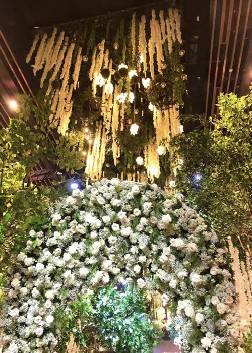 Không gian đám cưới của Đỗ Mỹ Linh được trang hoàng nhiều hoa tươi. Ảnh: Bảo vệ công lý