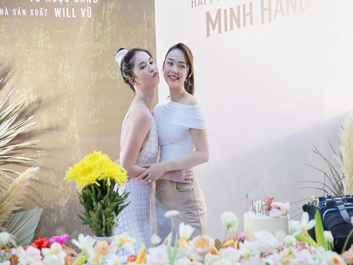 Đóng chung phim "Chị chị em em" 2, Ngọc Trinh và Minh Hằng trở nên thân thiết. Mới đây, cả hai rủ nhau tập luyện để giữ vóc dáng. Ảnh: FBNV