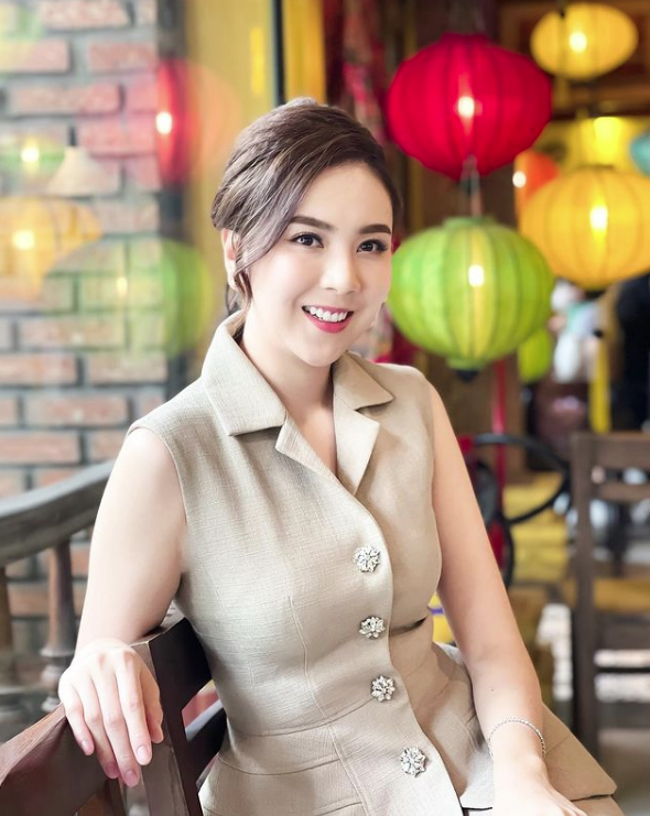 Nữ MC của VTV từng tiết lộ, cô sở hữu vòng eo chỉ vỏn vẹn 56,5 cm nhờ chăm chỉ tập gym, golf mỗi ngày, bất kể mưa nắng.