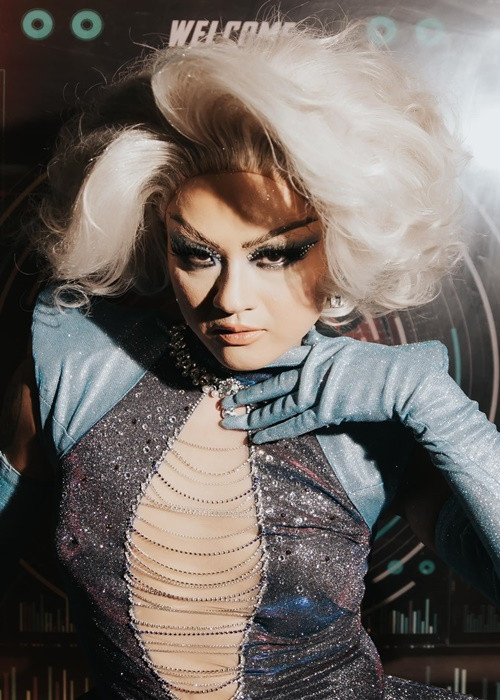 Gần đây, khi Thanh Duy Idol theo đuổi hình tượng drag queen (nghệ sĩ hóa trang thành nữ giới), có cư dân mạng cho rằng một ngày anh sẽ đi chuyển giới. Trước ý kiến này, nam ca sĩ lên tiếng. Ảnh: FBNV