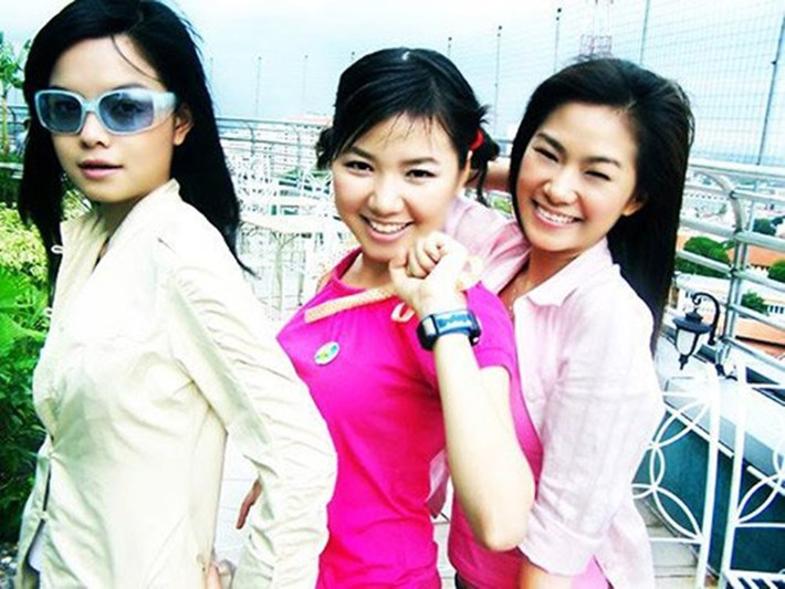 Năm 2004, nhóm H.A.T thành lập, gồm Lương Bích Hữu, Phạm Quỳnh Anh và Thu Thủy. Sau khi Thu Thủy rời nhóm, Ngô Quỳnh Anh là người thay thế. Nhóm có nhiều bài hát được yêu thích như “Taxi”, “Yêu làm chi”, “Đành nói lời chia tay”, “Tuổi xì tin”, “Lời hứa cho tình yêu”... Đến tháng 10/2005, nhóm H.A.T chính thức tan rã. Ảnh: Dân Việt