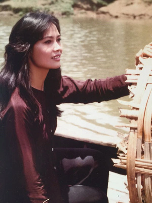 Theo Vietnamnet, bà dành hết tâm trí cho hoạt động nghệ thuật nên vợ chồng bà nảy sinh nhiều rạn nứt. Vì lòng kiêu hãnh và sự tự ái quá lớn, nghệ sĩ Minh Châu xách vali ra đi mang theo con gái Kiều Linh mới 7 tuổi. Ảnh: Dân Việt.