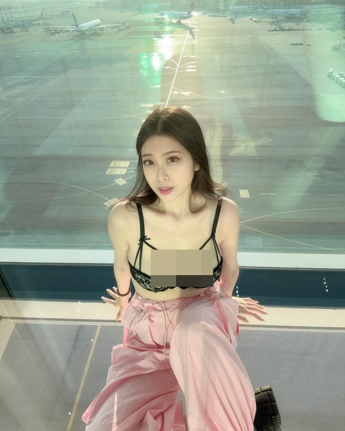 Hot girl Yumi đến từ Đài Loan. Cô có phong cách thời trang táo bạo.