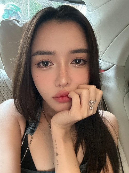 Được bạn trai ủng hộ và quan tâm nhưng Bích Phương không tránh được những cám dỗ.