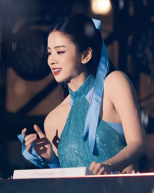Nữ DJ xinh đẹp đắt show.