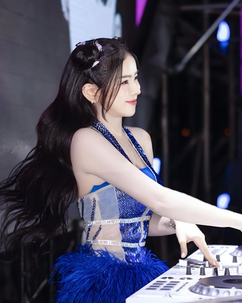 Mie khẳng định, cô chưa bao giờ tính tới việc bỏ nghề DJ. "Công việc DJ đã nuôi tôi bao nhiêu năm qua, cả 10 năm hoạt động chứ có ít đâu. May mắn là trong vòng 3 năm qua, tôi được khán giả biết đến nhiều hơn nên mọi thứ có phần thuận lợi", bạn gái cũ của Hồng Thanh cho hay.