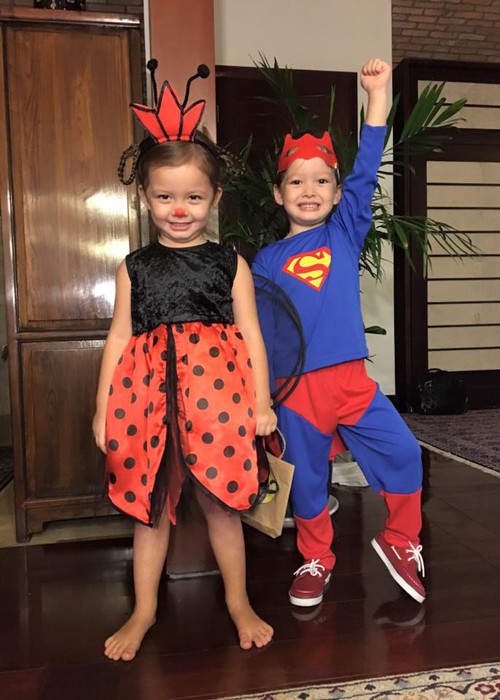 Ngoài Bảo Tiên, bé Tôm và bé Tép của nhà diva Hồng Nhung cũng hào hứng đón ngày lễ Halloween.