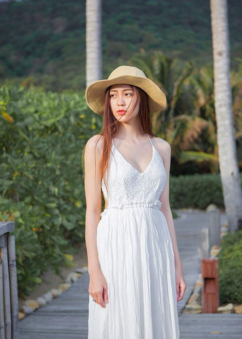 Thời điểm tham gia các cuộc thi nhan sắc năm 2017, chân dài đến từ An Giang sở hữu chiều cao 1m70, số đo 3 vòng: 83-60-90.