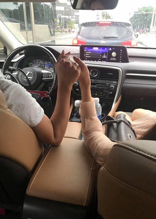 Nữ diễn viên cho biết, việc giấu mặt trước truyền thông và khán giả là mong muốn của chính chồng cô.