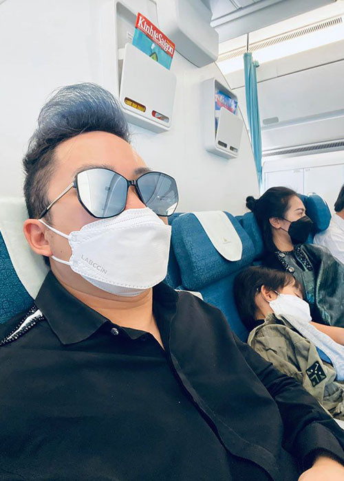 Nam ca sĩ còn khoe anh và con gái riêng của vợ khá thân thiết.