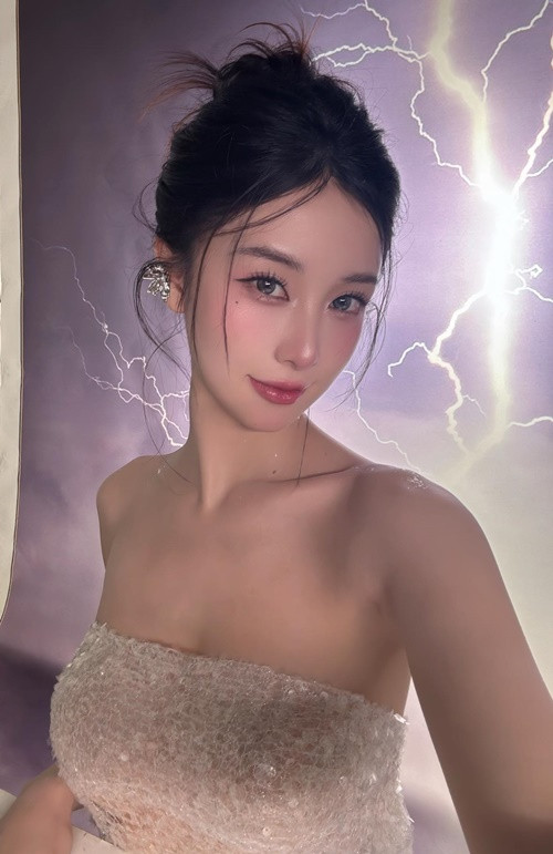 Nhan sắc của Jun Vũ gợi cảm bội phần nhờ "dao kéo".