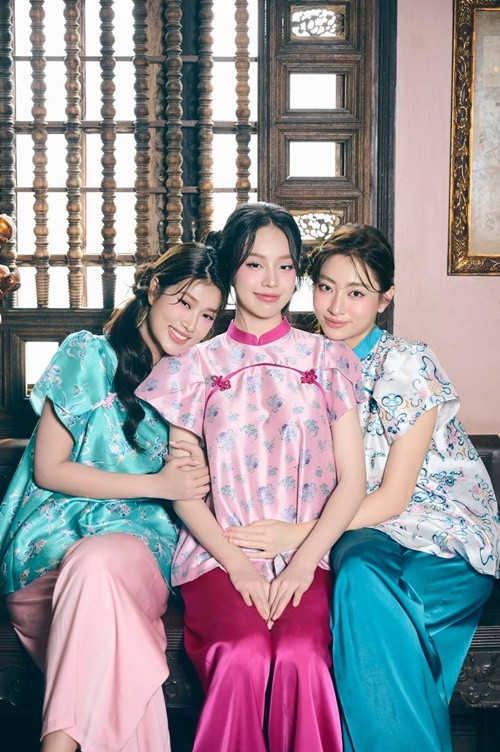 Thiên Ân đọ sắc Lương Thùy Linh và Thanh Thủy trong bộ ảnh áo dài cách tân. Ảnh: FB Thiên Ân.
