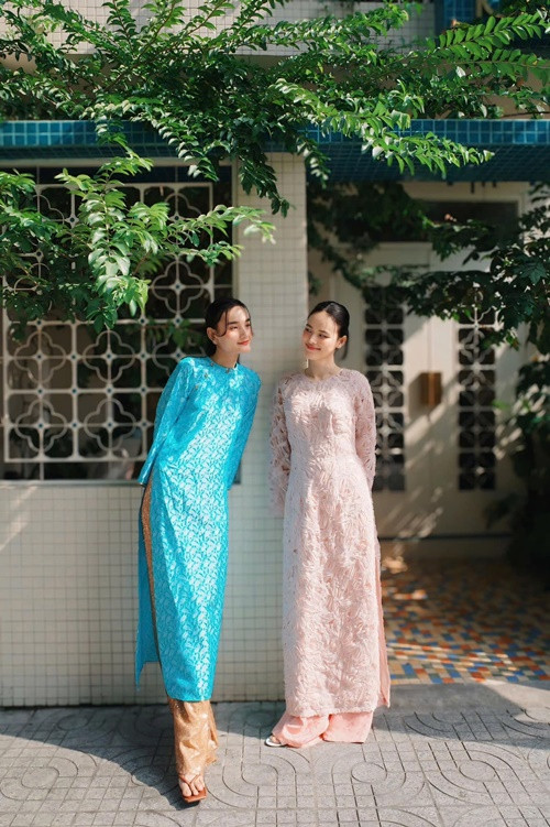 Tuyết Lan - Lê Thúy khoe vẻ đẹp nền nã khi diện trang phục truyền thống đón Tết Nguyên đán 2025. Ảnh: FB Lê Thúy.