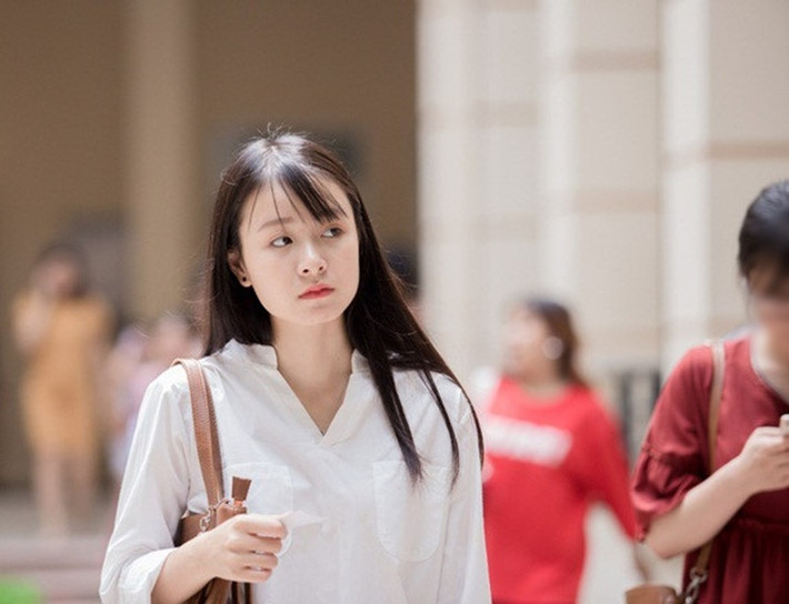 Năm 2018, nữ diễn viên phim Không thời gian nhập học Học viện Báo chí và Tuyên truyền (Hà Nội). Nhanh chóng, nhan sắc của Trang Emma gây sốt cộng đồng mạng. Ảnh: Znews.