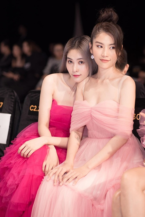Phía Lệ Nam - chị gái của Nam Em bày tỏ mong khán giả ủng hộ chuyện tình của Nam Em. Lệ Nam chia sẻ: “Mọi người nếu yêu thương Nam Em xin hãy để cho cô ấy được tự do quyết định hạnh phúc mà cô ấy đã chọn. Nếu đã chọn chắc chắn phải có lý do, điều cô ấy cần đơn giản chỉ là tình yêu thương… Tôi không quan tâm quá khứ anh Cường là ai, tôi chỉ nhìn vào hiện tại và biết ơn người cứu em tôi chính là anh ấy”. Nhiều người hâm mộ hy vọng Nam Em và bạn trai sẽ có cái kết đẹp.