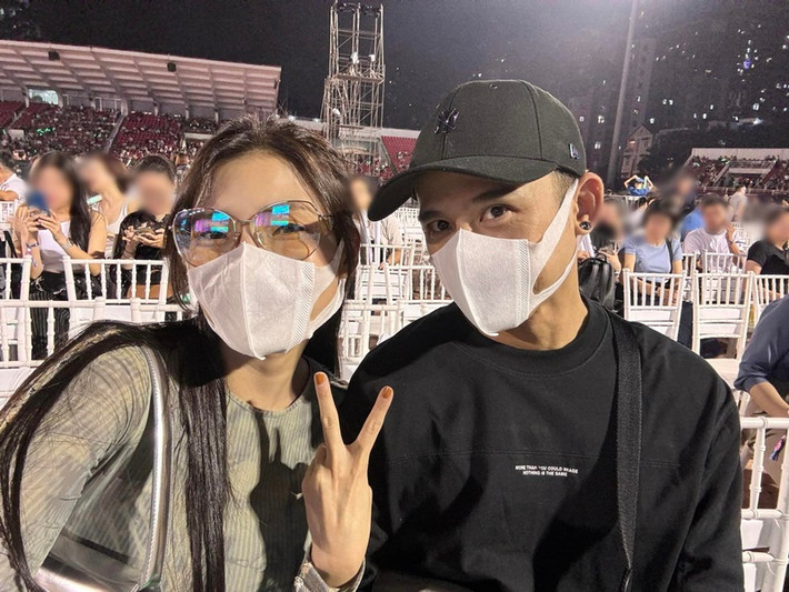 Thúy Diễm cũng nhiệt tình “đu idol”. Ảnh: FBNV.