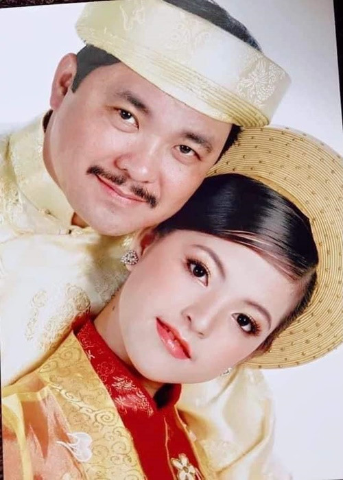 Đạo diễn Phương Điền lập gia đình vào năm 2010. Bà xã của anh tên Cẩm Giang, kém Phương Điền 23 tuổi.