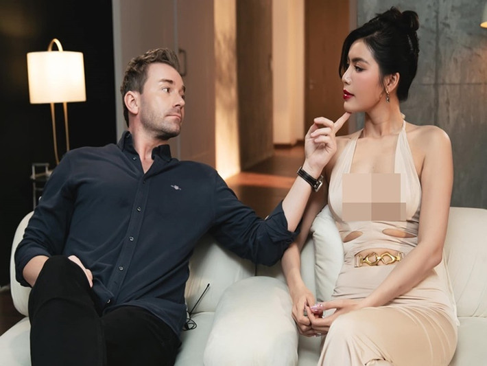 Người mẫu Minh Tú gây chú ý sau khi cầu hôn bạn trai người Đức Chris.