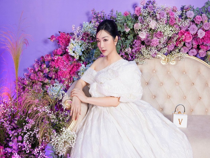  Giáng My là một trong những “nữ hoàng ảnh lịch” cách đây nhiều năm. Ngoài làm người mẫu, cô còn đóng phim. Những năm trở lại đây, Giáng My tập trung kinh doanh.