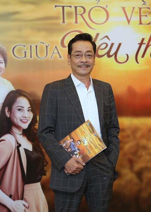 Khi phim "Trở về giữa yêu thương" lên sóng, nghệ sĩ Hoàng Dũng chia sẻ: "Hai hôm rồi làm khán giả của phim xem xong cũng thấy vui thấy yên tâm nhưng không hiểu cảm nhận của mọi người thế nào". Ảnh: VTV