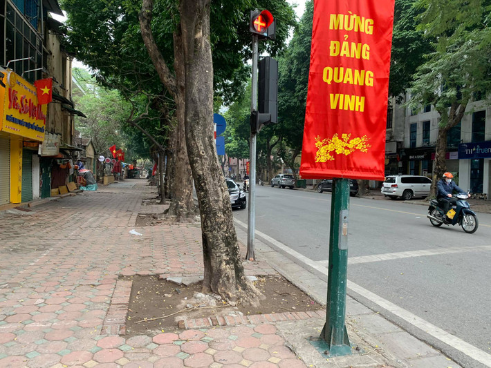 Vì dịch COVID-19, không ít hộ gia đình lựa chọn ăn Tết ở Hà Nội thay vì đón năm mới ở quê nhà.