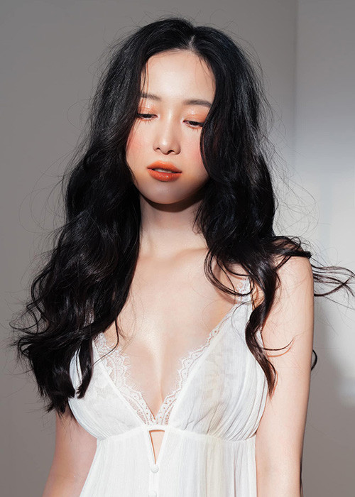 Jun Vũ từng đóng các phim điện ảnh "Tháng năm rực rỡ", "Gái già lắm chiêu 3".