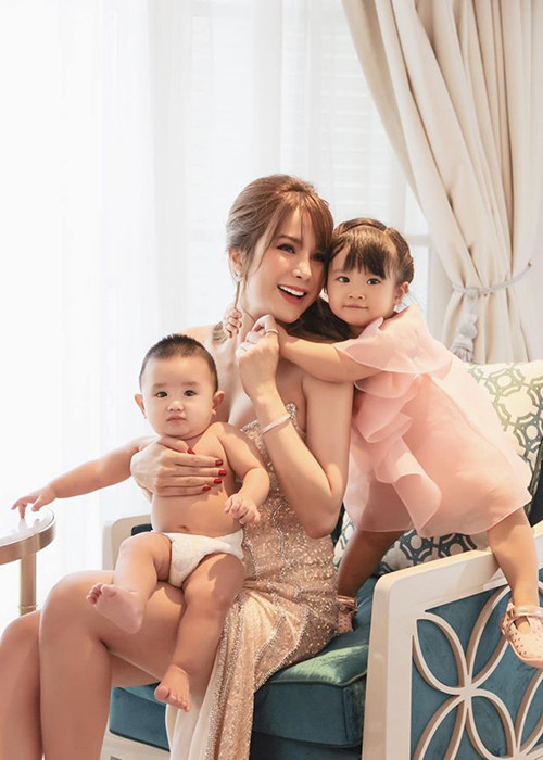 Diệp Lâm Anh hiện là bà mẹ 2 con. Chân dài sinh con trai thứ 2 hồi tháng 11/2019.